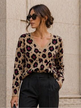 525 | Playful Leopard Print Cotton V-Neck Sweater | 100% Cotton | Size L